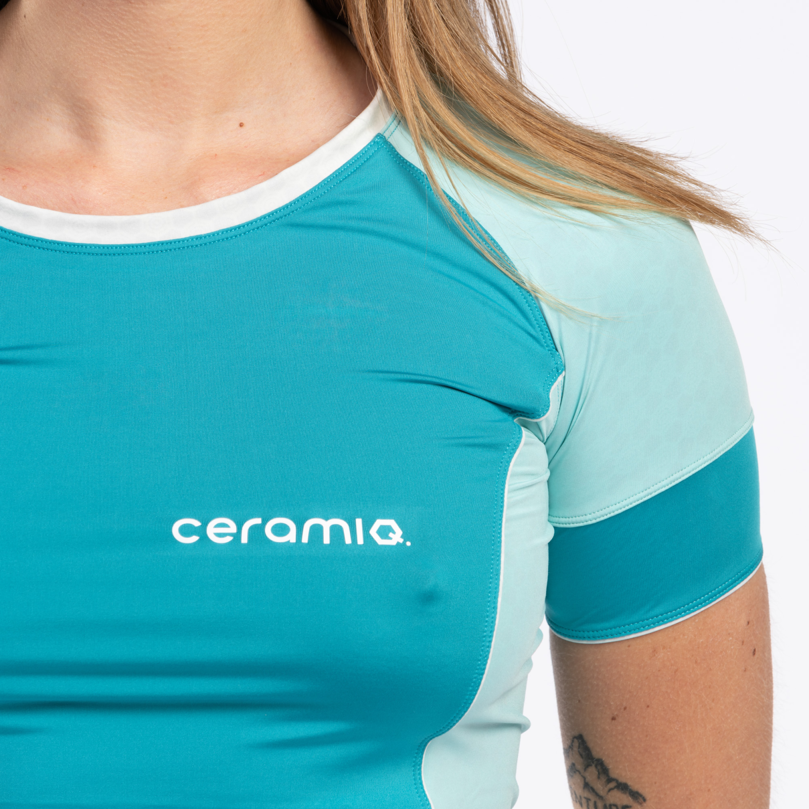ROUND NECK FIT T-SHIRT