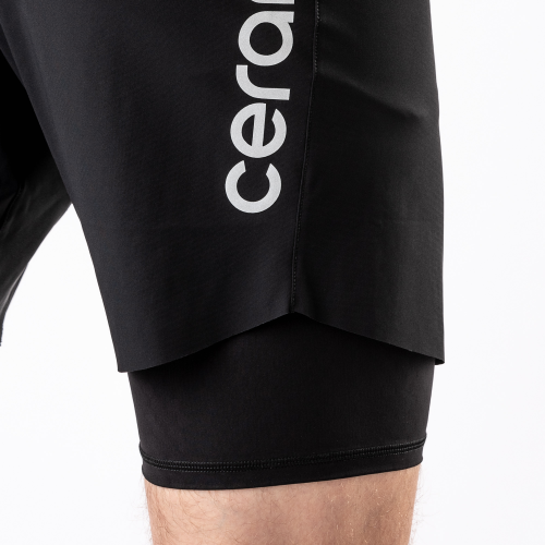 KOMBI-SHORT MIT MEHREREN TASCHEN UND ABRIEBFESTEM GEWEBE