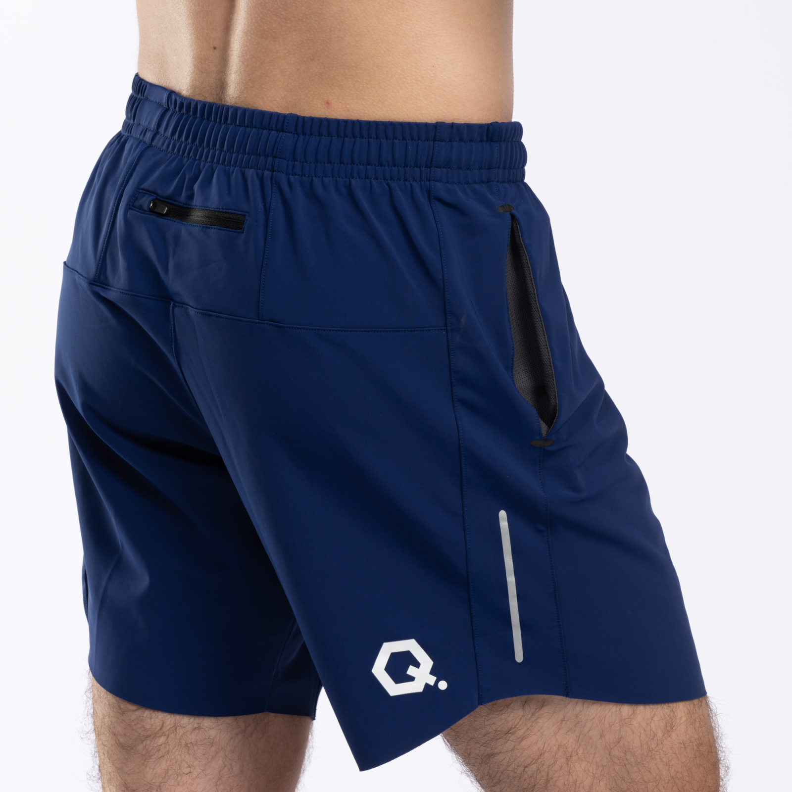 KURZE HOSE MIT SEITENTASCHEN